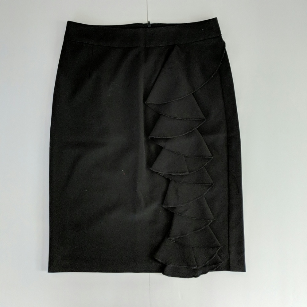 Super cute black pencil skirt